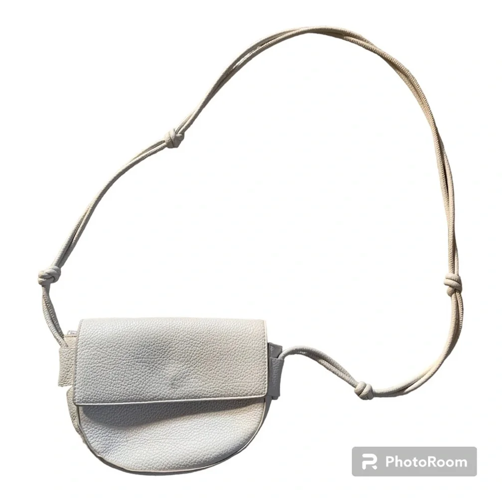 SUPER CUTE WHITE PURSE - Picture 1 of 5